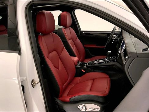 Used 2023 Porsche Macan AWD/4WD image 6