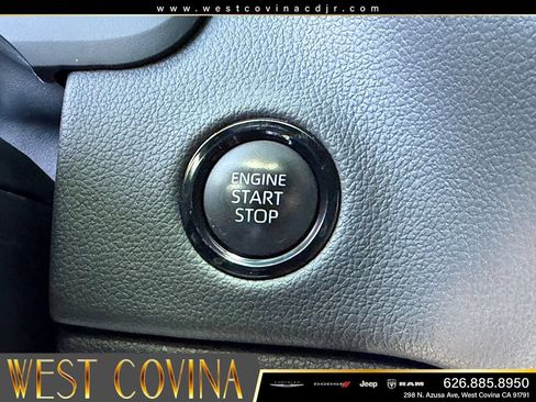 Used 2025 Toyota Tundra Limited AWD/4WD image 29