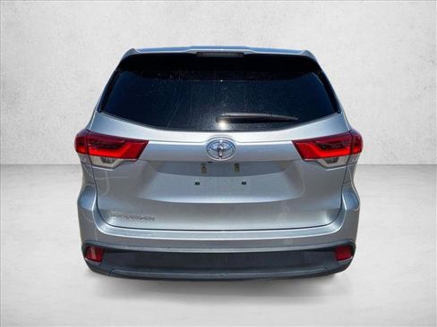 Used 2019 Toyota Highlander LE FWD image 15