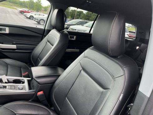 Used 2023 Ford Explorer Limited w/ Equipment Group 301A AWD/4WD image 11