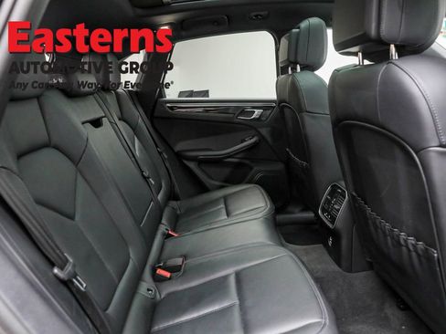 Used 2023 Porsche Macan T image 24