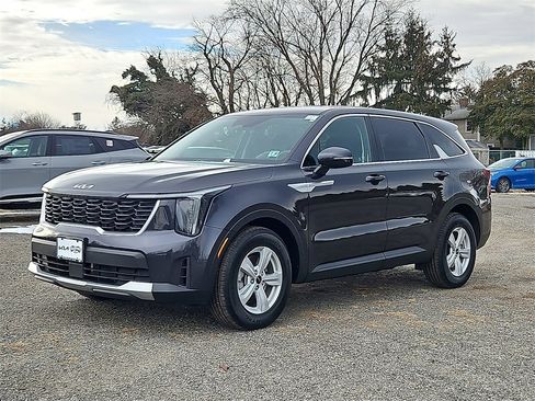Certified 2025 Kia Sorento LX image 3