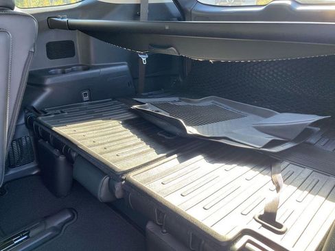 Used 2024 Toyota Highlander Platinum image 31