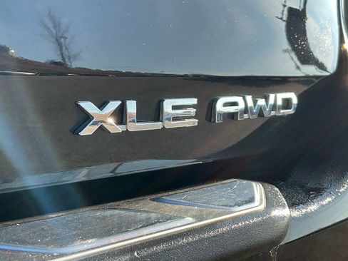 Used 2022 Toyota Highlander XLE image 24