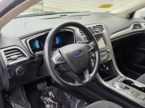 Used 2017 Ford Fusion SE FWD image 10