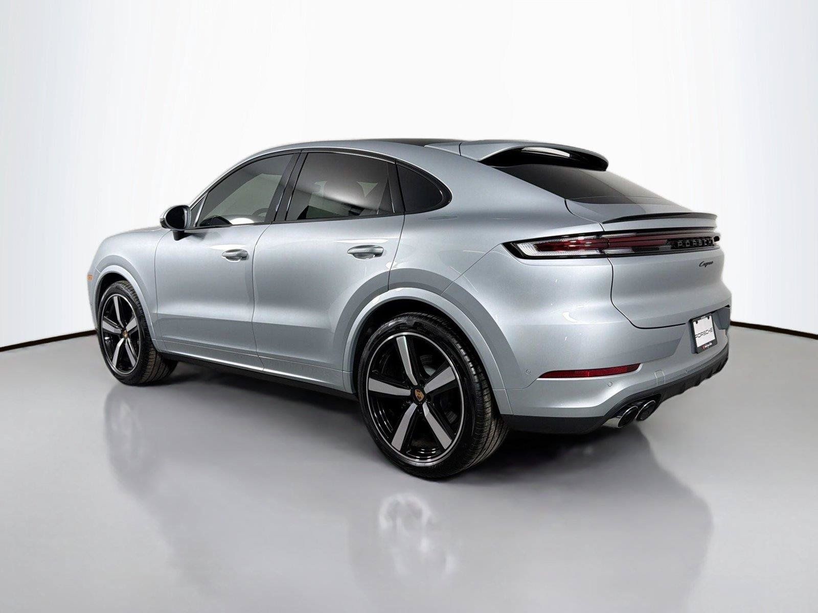 Certified 2025 Porsche Cayenne Coupe AWD/4WD image 3