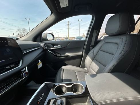 New 2026 Chevrolet Equinox LT w/ Convenience Package II FWD image 42