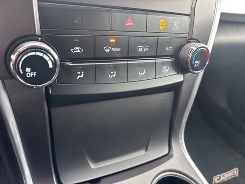 Used 2015 Toyota Camry SE image 24