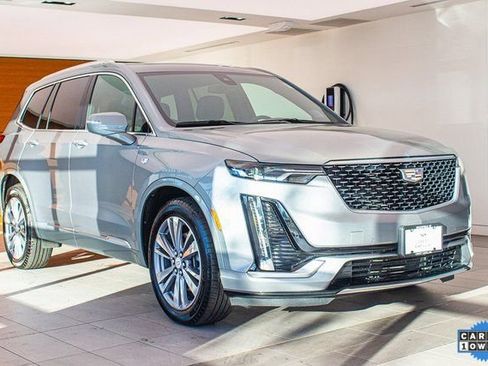 Used 2025 Cadillac XT6 Premium Luxury image 5