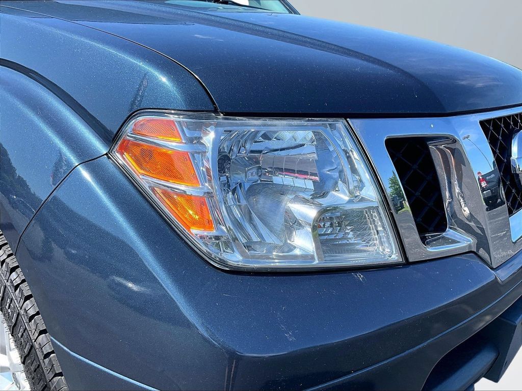 Used 2015 Nissan Frontier SV AWD/4WD image 29