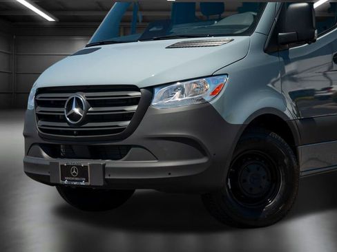 Used 2025 Mercedes-Benz Sprinter 2500 image 11