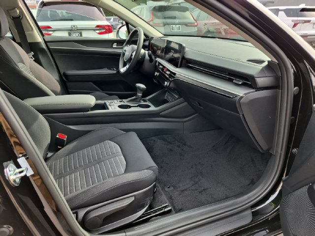 New 2027 Kia K5 LXS FWD image 25