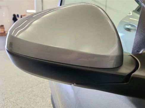 Used 2025 Chevrolet Trax LT w/ Sunroof Package FWD image 20
