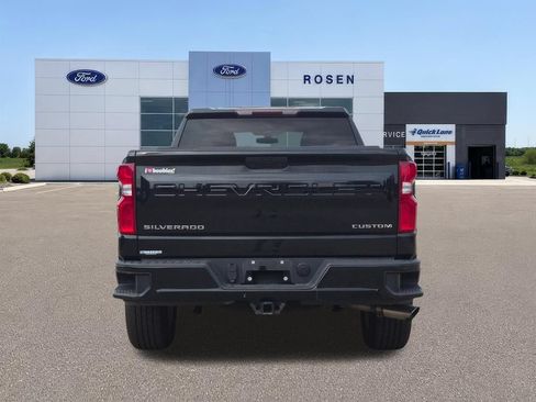 Used 2020 Chevrolet Silverado 1500 Custom w/ Custom Value Package AWD/4WD image 4