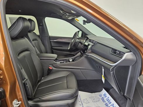 New 2026 Jeep Grand Cherokee L Limited AWD/4WD image 11