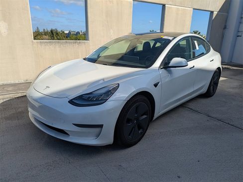 Used 2021 Tesla Model 3 Standard Range Plus image 9