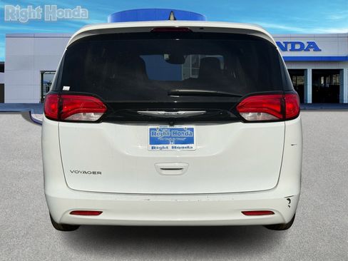 Used 2024 Chrysler Voyager LX image 6