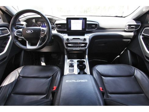 Used 2022 Ford Explorer XLT w/ Equipment Group 202A RWD image 10