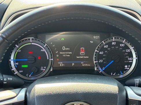 Used 2023 Toyota Highlander XLE AWD/4WD image 28