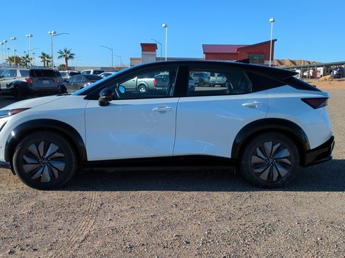 Used 2024 Nissan Ariya AWD image 8