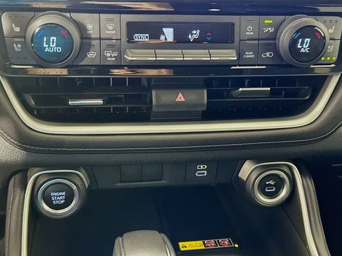 Used 2024 Toyota Grand Highlander AWD image 16