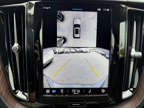 Used 2024 Volvo XC60 B5 Plus w/ Climate Package image 4