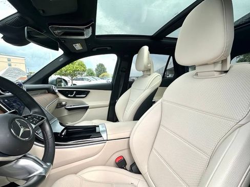 Used 2023 Mercedes-Benz GLC 300 4MATIC image 27