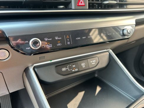 New 2027 Kia Carnival LXS FWD image 24