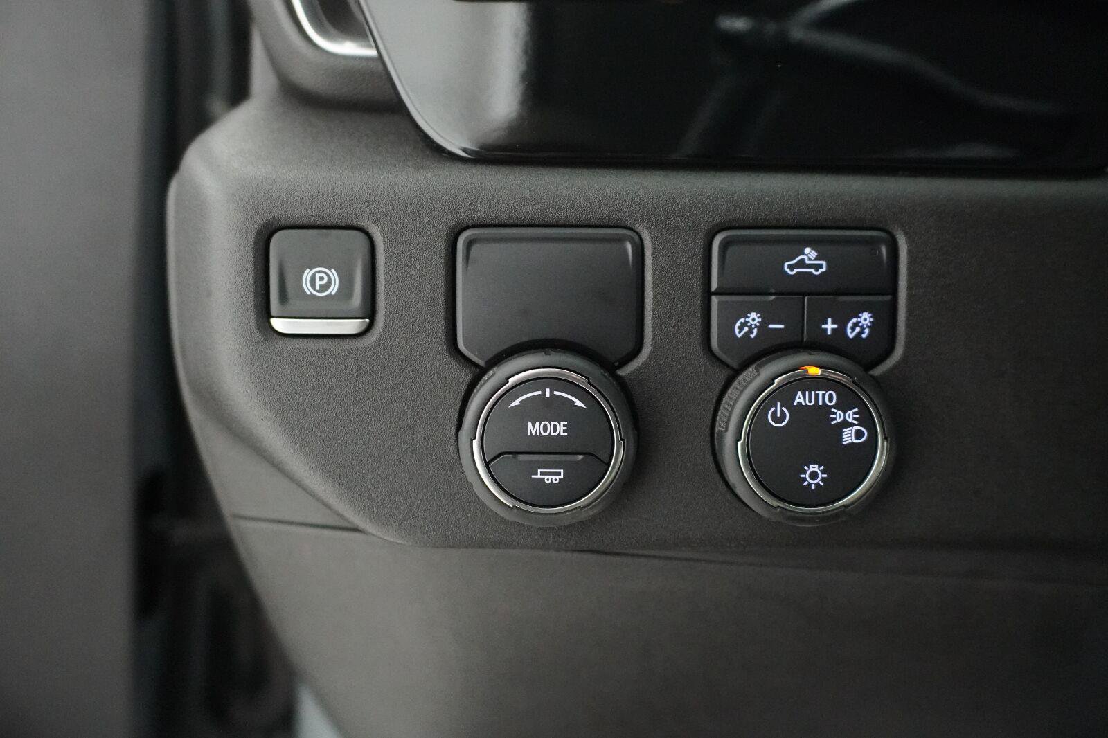 Used 2025 Chevrolet Silverado 1500 LT RWD image 13