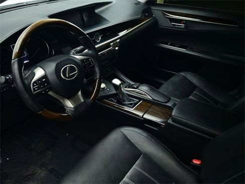 Used 2016 Lexus ES 350 w/ Luxury Package w/Wood Trim image 16