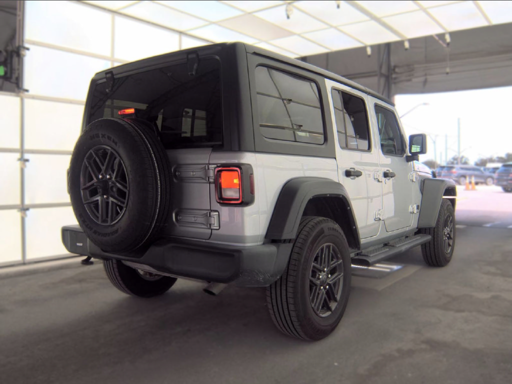 Used 2024 Jeep Wrangler Unlimited Sport AWD/4WD image 2