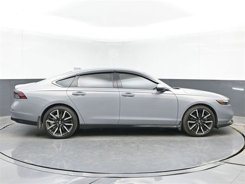 Used 2025 Honda Accord Touring image 11