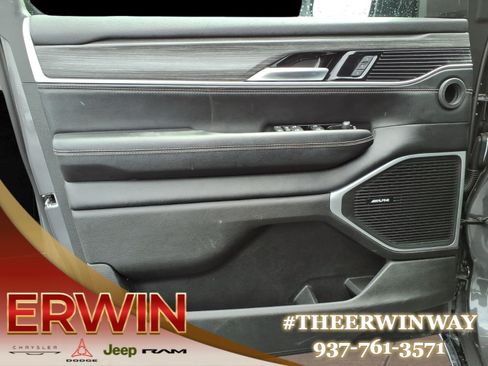 Used 2024 Jeep Wagoneer L Series II w/ Flexible Seating Group AWD/4WD image 10
