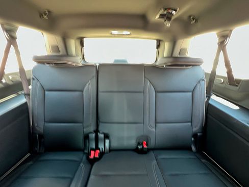 New 2025 Chevrolet Suburban Premier image 23