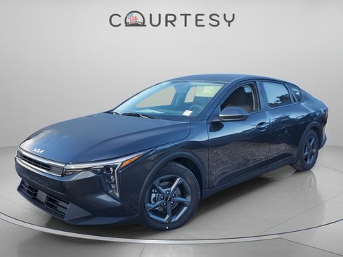 Used 2025 Kia K4 FWD image 1