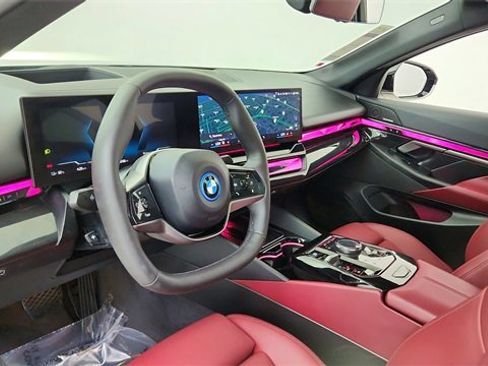 Used 2024 BMW i5 eDrive40i w/ Premium Package image 19