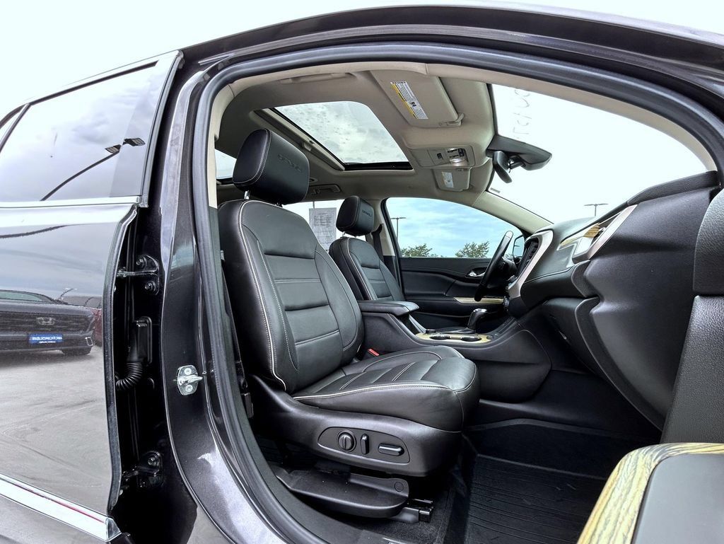 Used 2019 GMC Acadia Denali w/ Technology Package AWD/4WD image 16