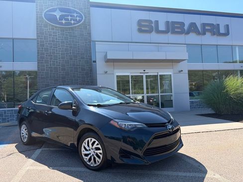 Used 2017 Toyota Corolla LE FWD image 1