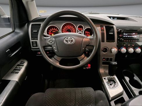 Used 2010 Toyota Tundra 4x4 CrewMax image 9