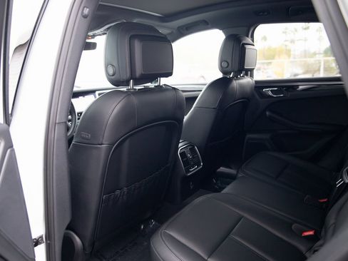 Certified 2025 Porsche Macan image 20