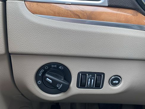Used 2014 Chrysler 300 C RWD image 21