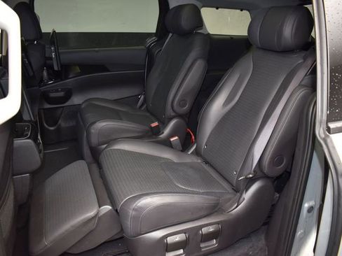 Certified 2025 Kia Carnival SX Prestige image 12