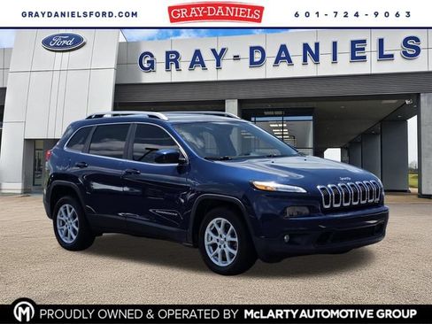 Used 2018 Jeep Cherokee Latitude FWD image 1