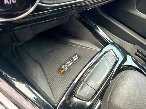 Used 2024 Chevrolet Trax RS w/ Sunroof Package FWD image 15