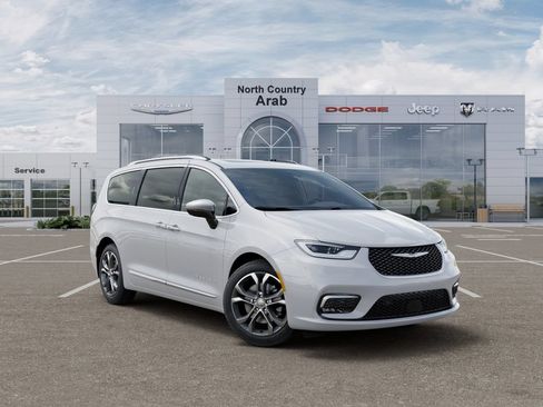 New 2026 Chrysler Pacifica Pinnacle w/ Trailer Tow Group AWD/4WD image 7