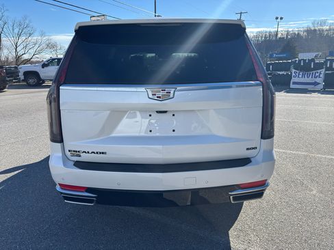 Used 2022 Cadillac Escalade Premium Luxury w/ Performance Package image 7