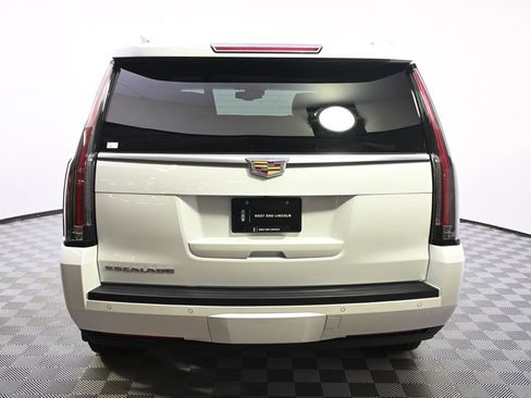 Used 2016 Cadillac Escalade Luxury AWD/4WD image 5