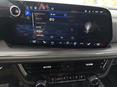 Used 2025 Chevrolet Suburban Z71 image 15