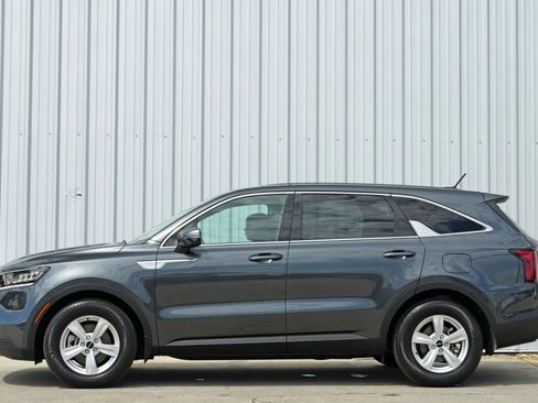 Used 2022 Kia Sorento LX image 8