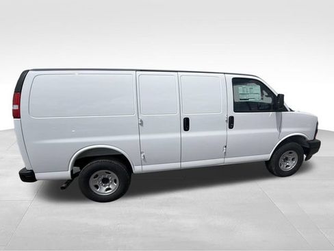 New 2026 GMC Savana 2500 w/ Driver Convenience Package RWD image 9